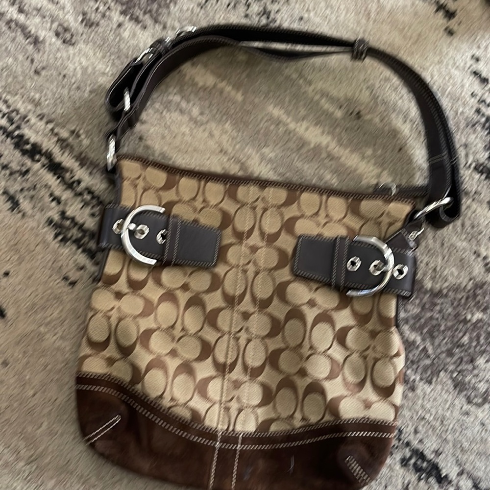 Coach shoulder bag. Good condition.
